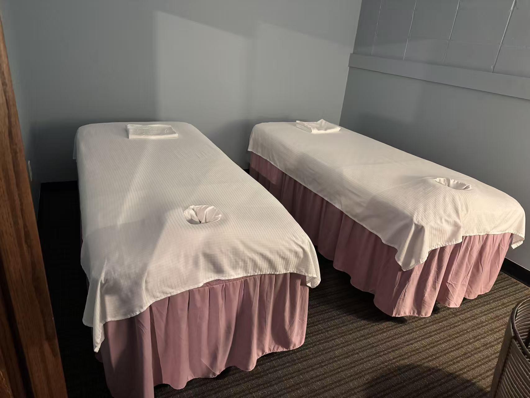 Q Massage massage room
